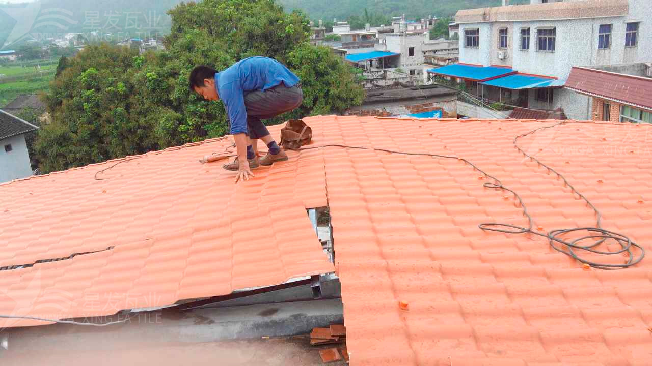 佛山屋顶铺设安装合成树脂瓦时，牢牢记住这3点，就不怕屋顶出问题！